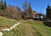 65 Seguendo tratto del percorso 'Giro del Monte Castello'